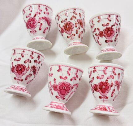 Set mit 6 antiken handbemalten Porzellan-Eierbechern – purpurne Blumenmuster