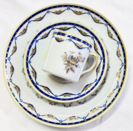 Rarität: 3er-Set Vista Alegre "Fontainebleau" – Seltene Vollglasur in Hellblau (Vitrinenstück)